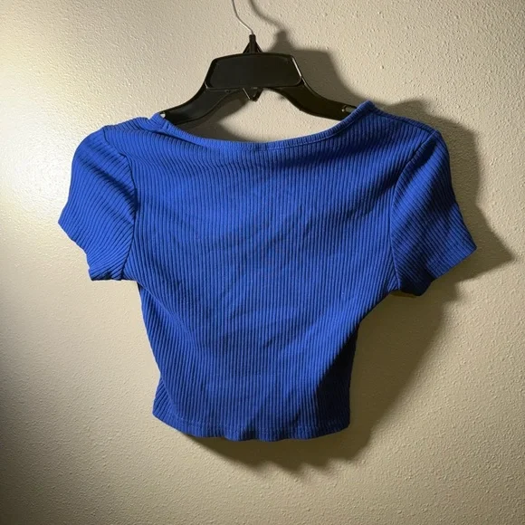 Blue Ribbed V-Neck Crop Top - Picture 3 of 3